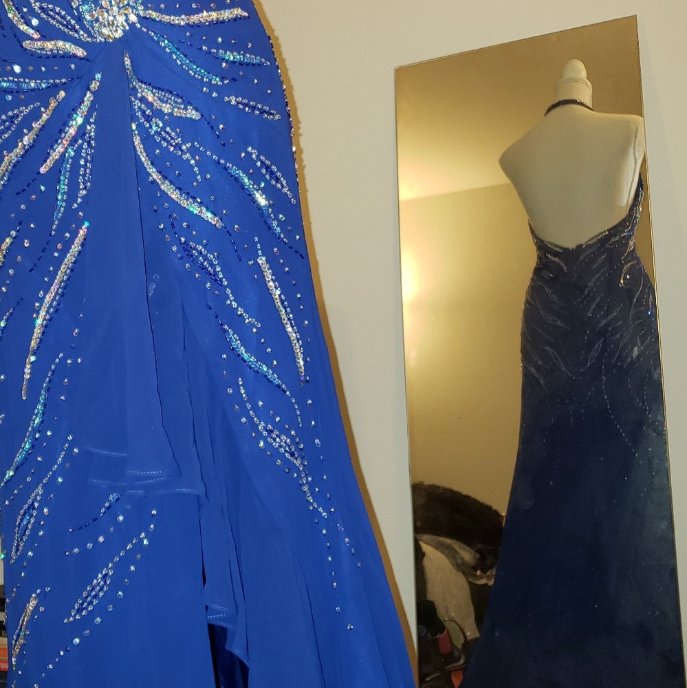 DRESS